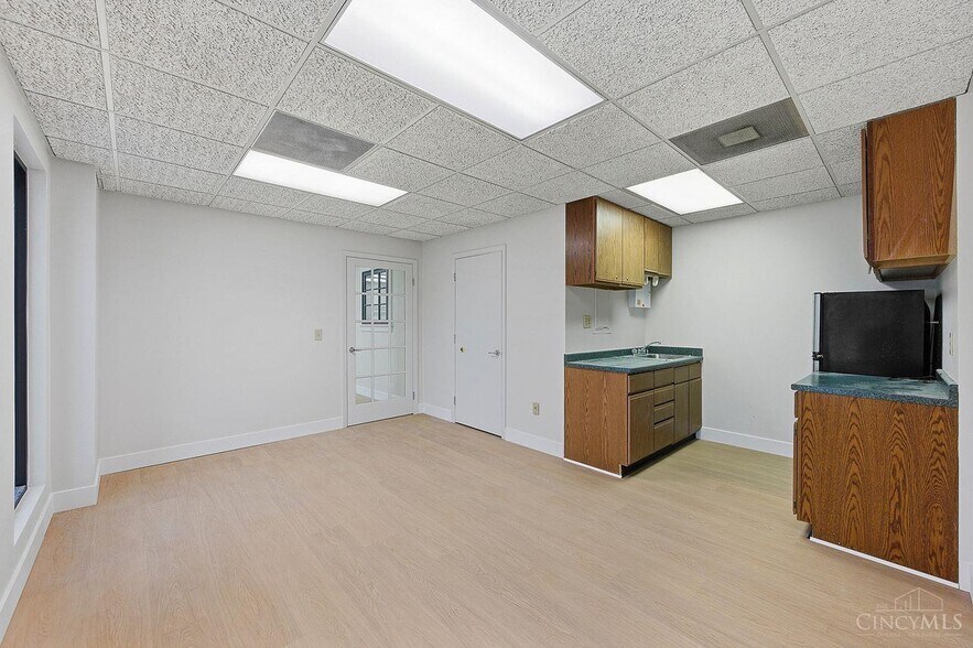 More Photos Of 347 Stanley Ave, Cincinnati Office Residential For Lease