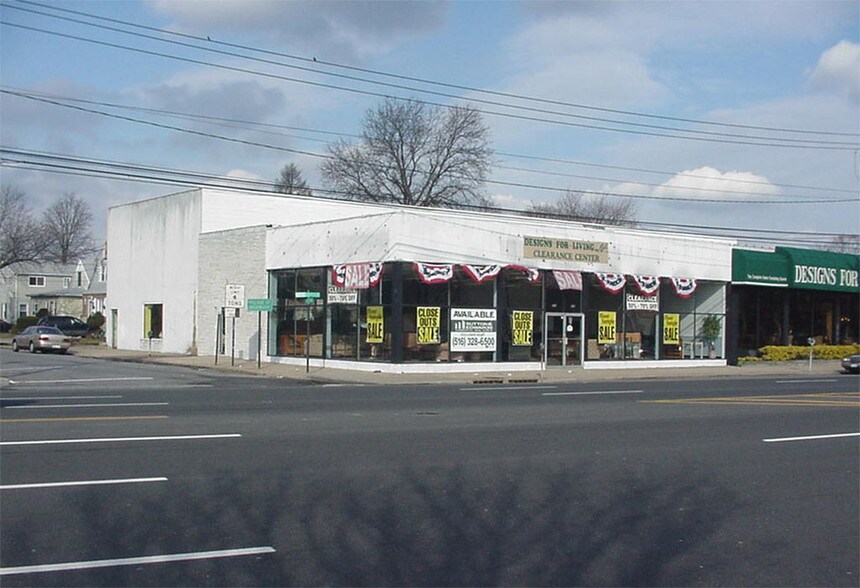 More Photos Of 435-437 Old Country Rd, Westbury Freestanding For Lease
