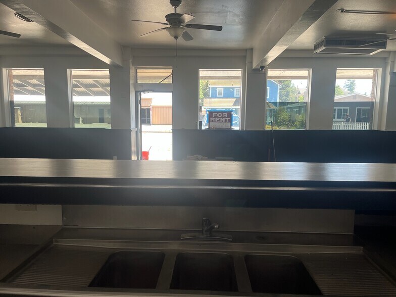 More Photos Of 215 Fairman St, Yuba City Bar For Sale
