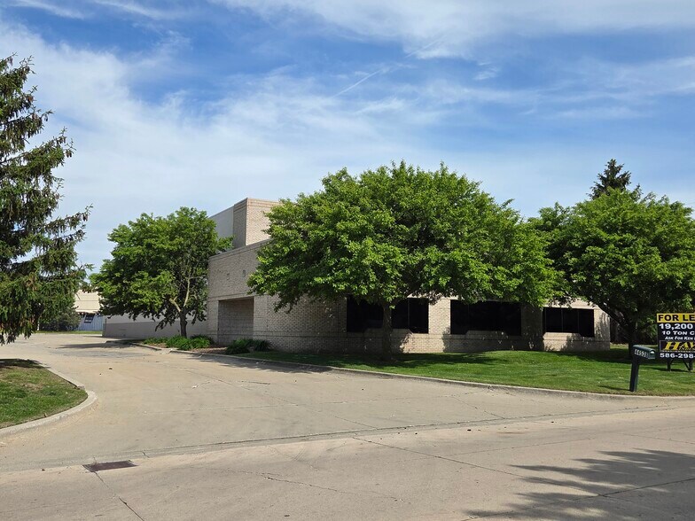 Primary Photo Of 44538 Macomb Industrial Dr, Clinton Township Warehouse For Lease