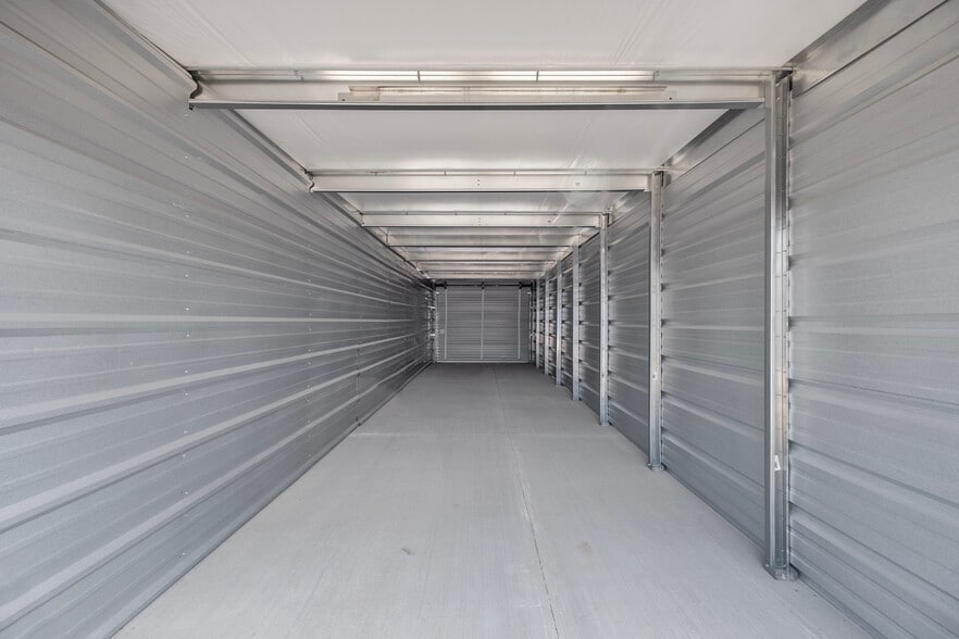 More Photos Of 2011 S Sheridan Rd, Lennon Specialty For Sale