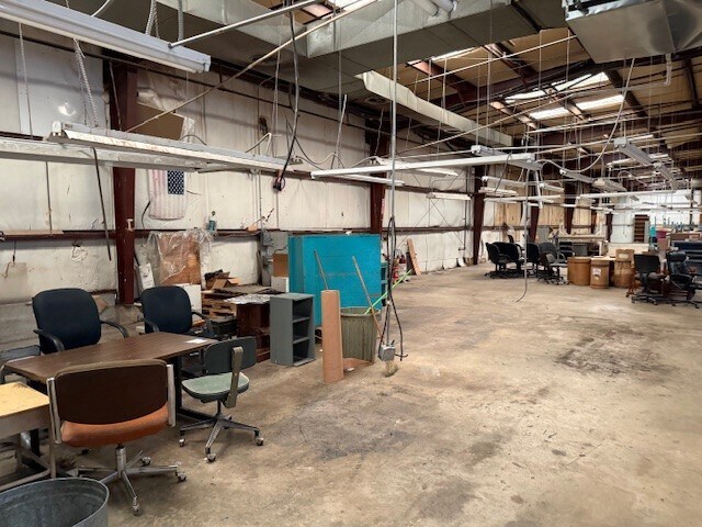 More Photos Of 2340 N Jackson St, Normandy Industrial For Sale