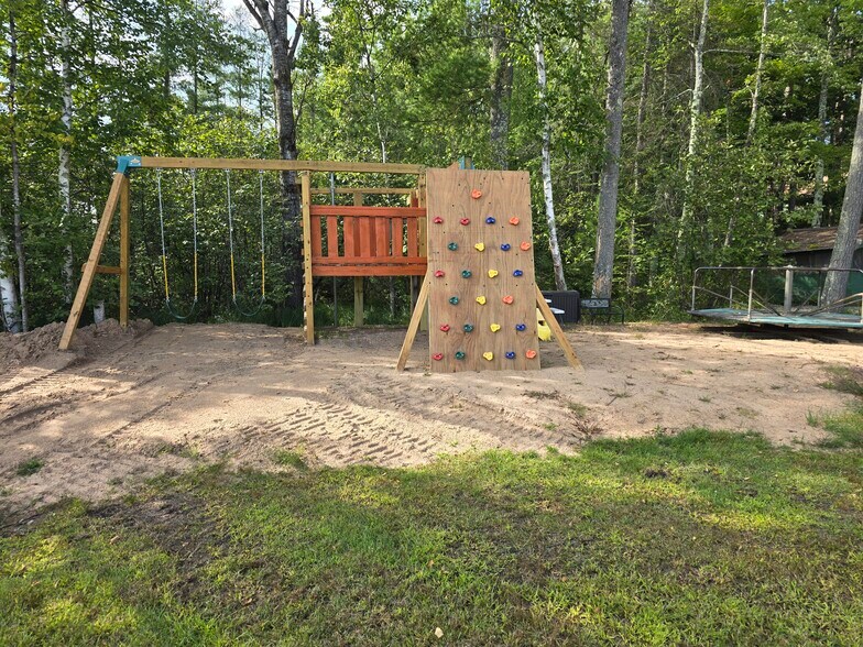 More Photos Of 10689 Swamp Lake Rd, Tomahawk Hotel For Sale