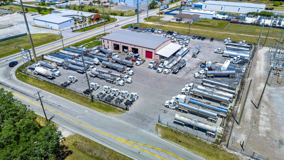 More Photos Of 2740 Combee Rd, Lakeland Truck Terminal For Lease