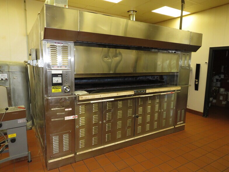 More Photos Of 403 S Main St, Wilmington Freestanding For Sale