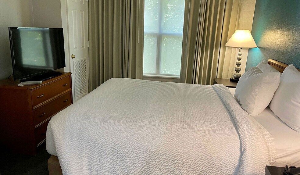 More Photos Of 4910 W Monkhouse Dr, Shreveport Hotel For Sale