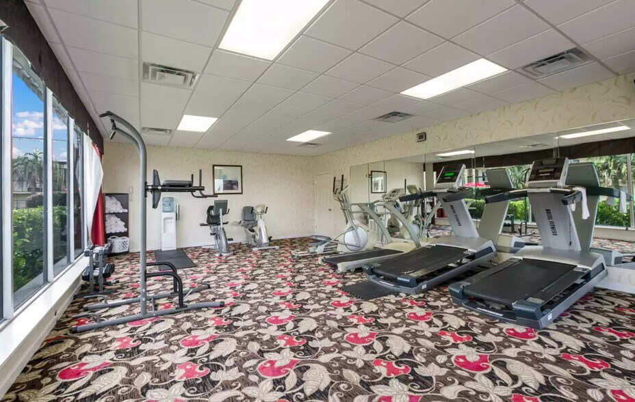 More Photos Of 631 E Barbour St, Eufaula Hotel For Sale