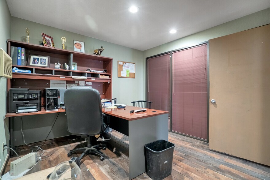 More Photos Of 620 Gellhorn Dr, Houston Warehouse For Sale