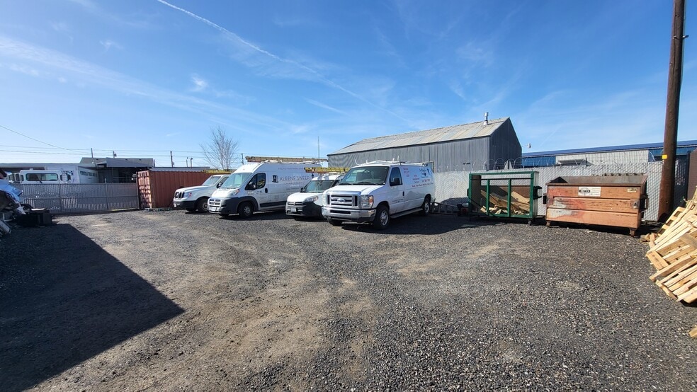 More Photos Of 147 SE Evergreen Ave, Redmond Office For Sale