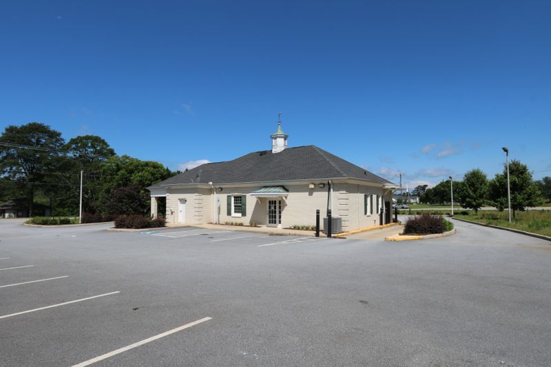 More Photos Of 305 New Neely Ferry Rd, Mauldin Bank For Lease