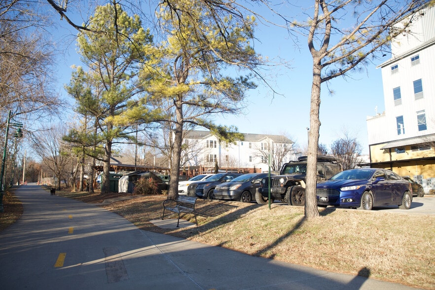 More Photos Of 525 S School Ave, Fayetteville Office Residential For Lease