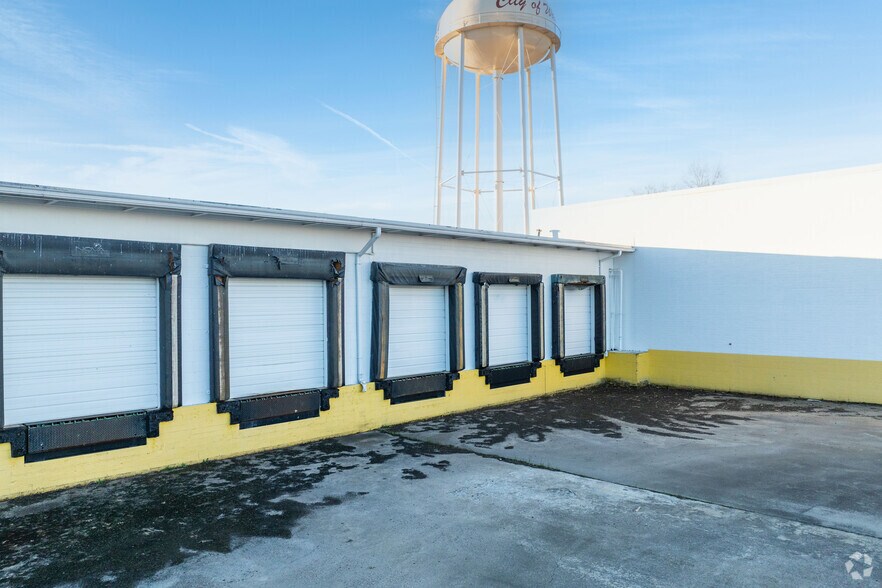 Primary Photo Of 231 E 13th St, Waynesboro Distribution For Lease
