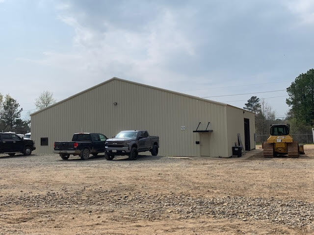 More Photos Of 925 Linco Rd, Longview Flex For Lease