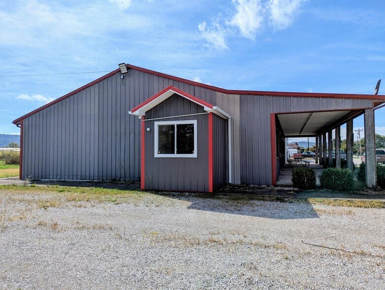 More Photos Of 576 Highway 3106, Monticello Freestanding For Sale