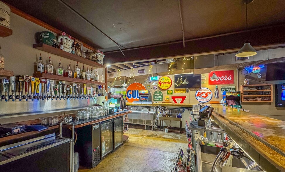 More Photos Of 1211 W Hickory St, Denton Bar For Lease