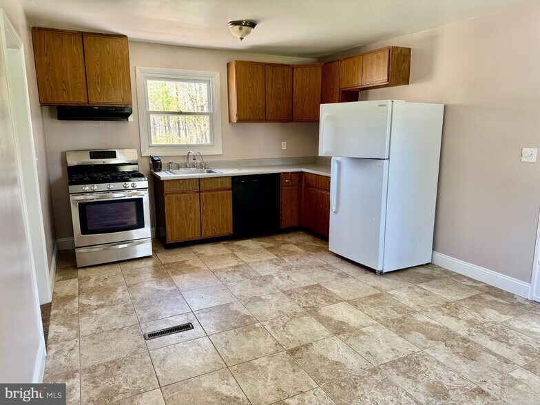 More Photos Of 15 Bowleys Quarters Rd, Middle River Office For Lease