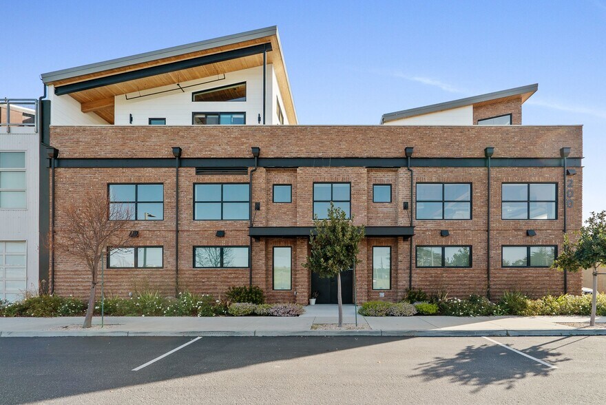 More Photos Of 200 Panetta Ave, Santa Cruz Showroom For Sale