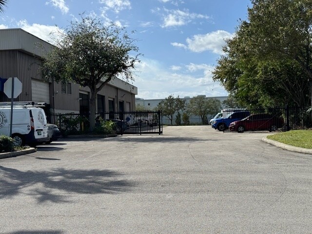 More Photos Of 724 S Nova Rd, Ormond Beach Service For Lease
