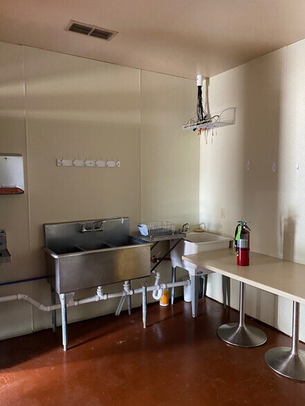 More Photos Of 1309 E Milam St, Mexia General Retail For Sale