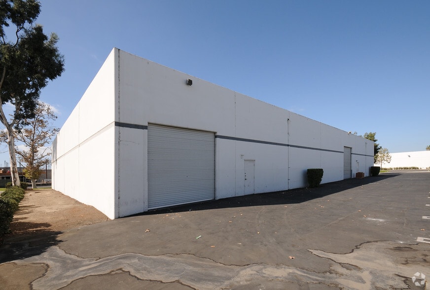 More Photos Of 16902 Millikan Ave, Irvine Warehouse For Lease