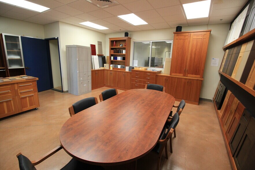 More Photos Of 94-453 Ukee St, Waipahu Warehouse For Lease