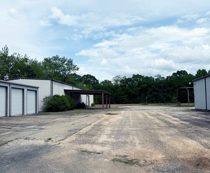 More Photos Of 378 Eastland Rd, Dothan Distribution For Sale