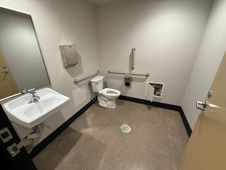 More Photos Of 20723 Brinson Blvd, Bend Light Manufacturing For Lease