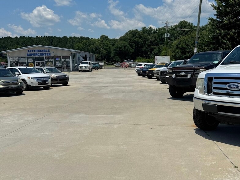 More Photos Of 975-979 E Liberty St, York Auto Dealership For Sale