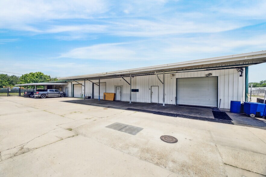 More Photos Of 5641 Wayside Dr, Houston Manufacturing For Sale