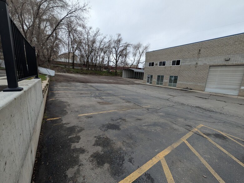 More Photos Of 4694-4696 S 200 W, Salt Lake City Light Manufacturing For Lease
