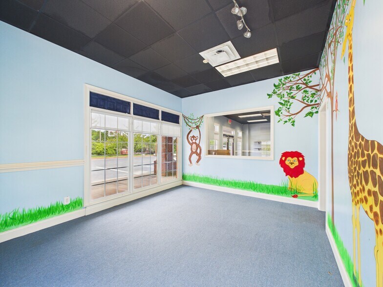 More Photos Of 7559 Kayne Blvd, Columbus Freestanding For Lease