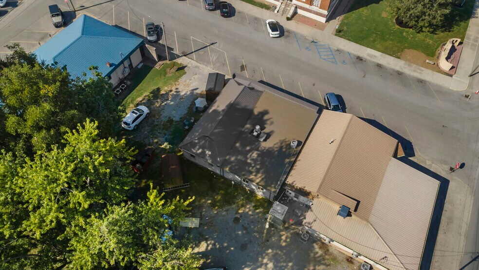 More Photos Of 25 W Tywappity St, Benton Restaurant For Sale