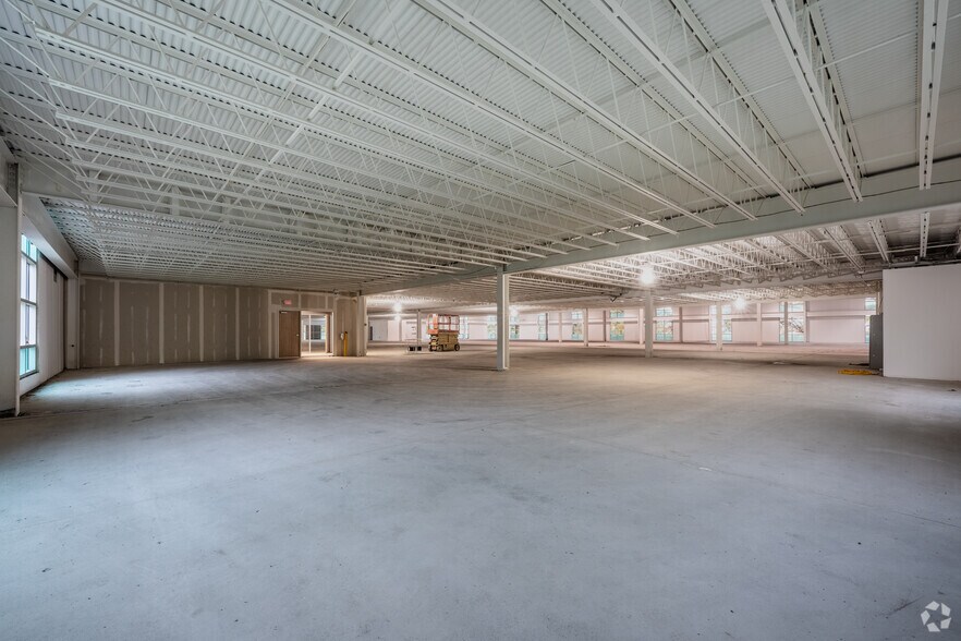 More Photos Of 173 Industry Dr, Pittsburgh Showroom For Lease