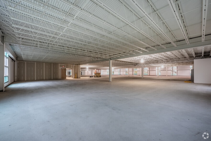 More Photos Of 173 Industry Dr, Pittsburgh Showroom For Sale