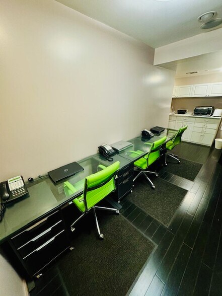 More Photos Of 111 E 56th St, New York Hotel For Lease