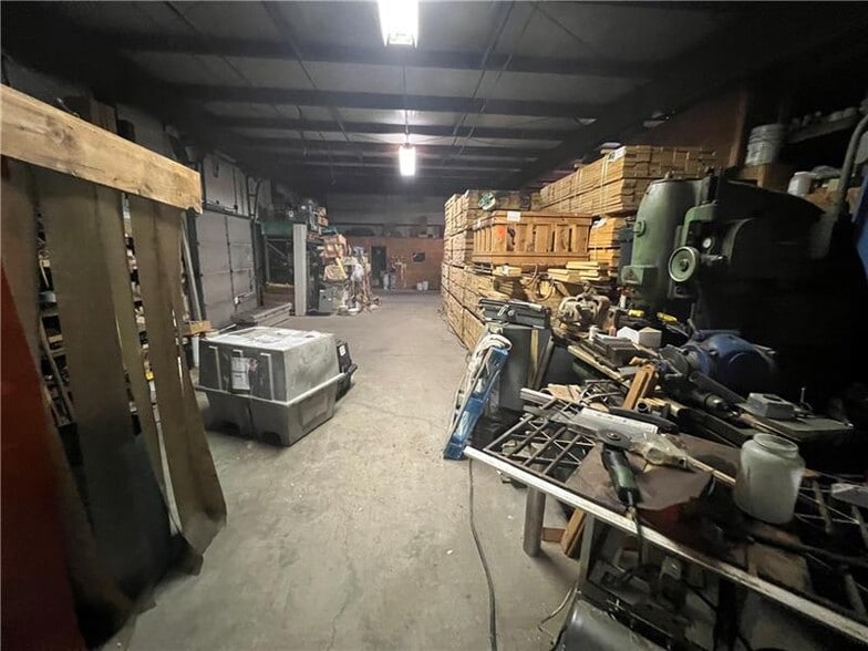 More Photos Of 657 Northgate Cir, New Castle Warehouse For Sale