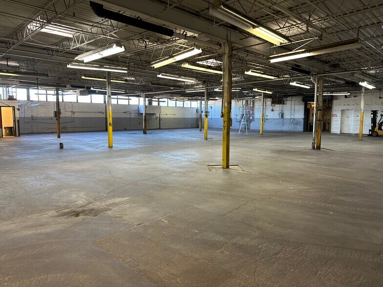 More Photos Of 471 W 3rd St, Winona Warehouse For Lease