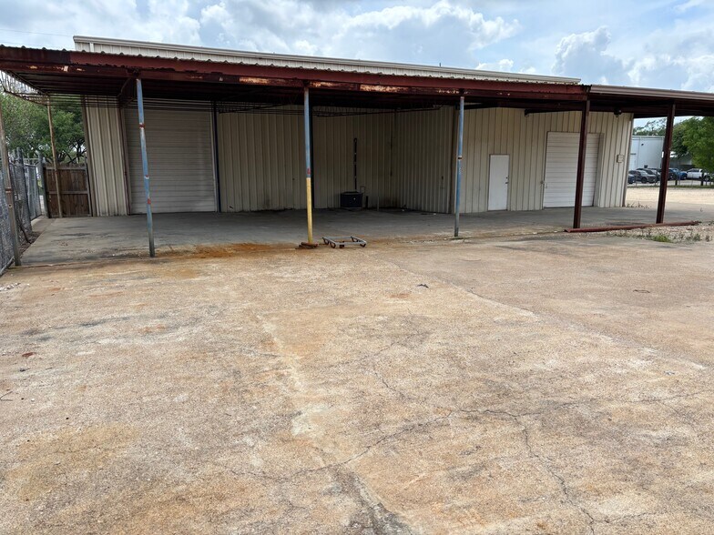 More Photos Of 6531 Overcrest Ln, Pasadena Industrial For Lease