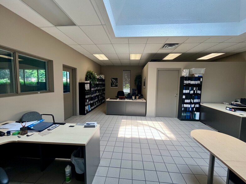 More Photos Of 95 Rankin St, Waterloo Flex For Sale