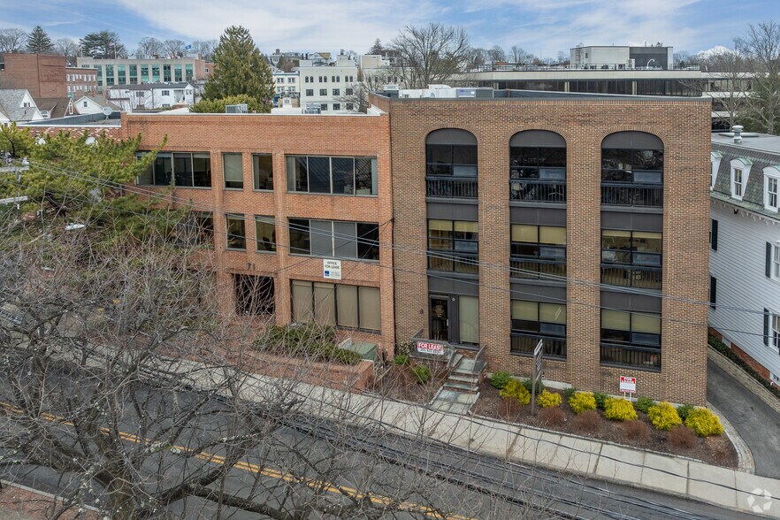 More Photos Of 73 Arch St, Greenwich Office For Lease