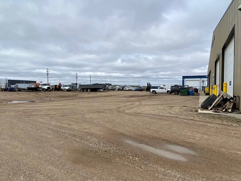 More Photos Of 6847 66 St, Lloydminster Manufacturing For Lease