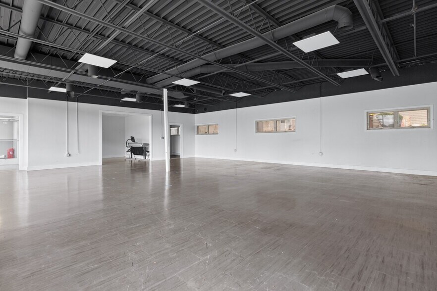 More Photos Of 728 N Prospect St, Rockford Office For Sale