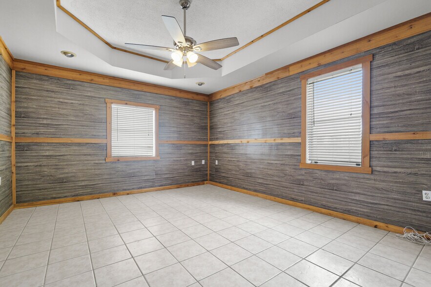 More Photos Of 2330 Schuwirth Rd, Converse Warehouse For Lease