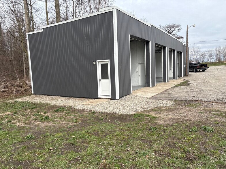 More Photos Of 01821 73rd St, South Haven Warehouse For Lease