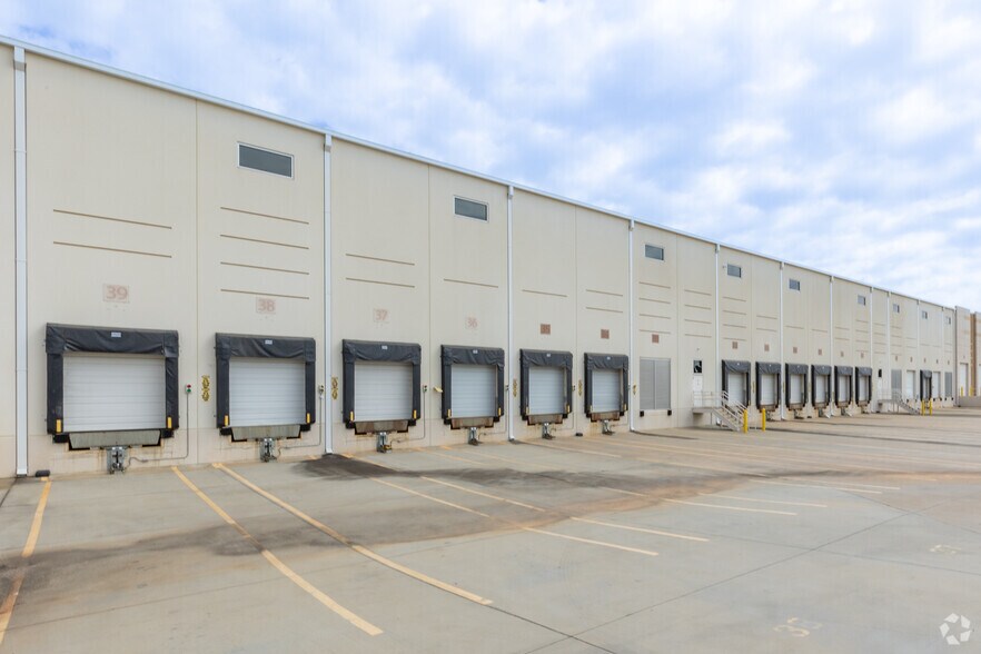 More Photos Of 545 Brookshire Rd, Greer Warehouse For Lease