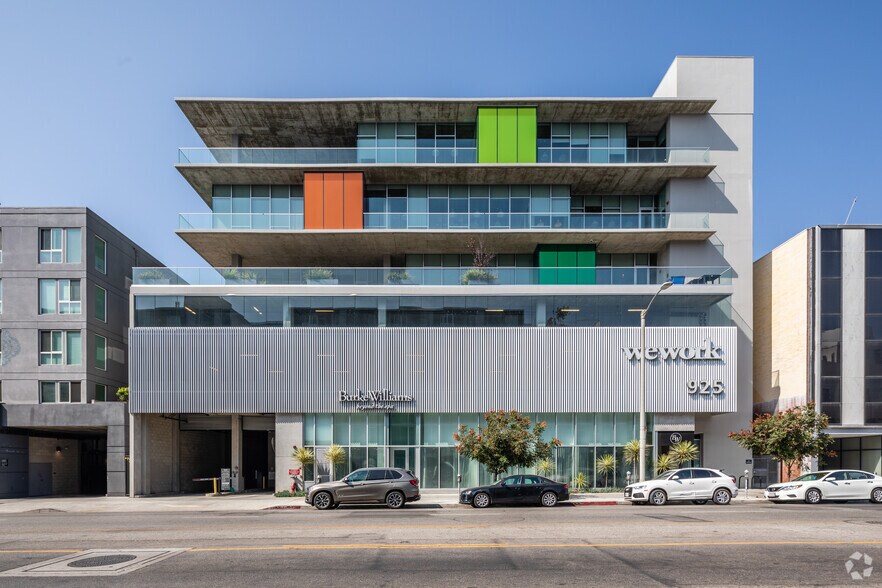 More Photos Of 925 N La Brea Ave, Los Angeles Loft Creative Space For Lease