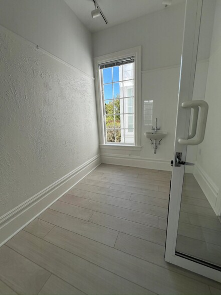 More Photos Of 3516 Sacramento St, San Francisco Storefront Retail Office For Lease