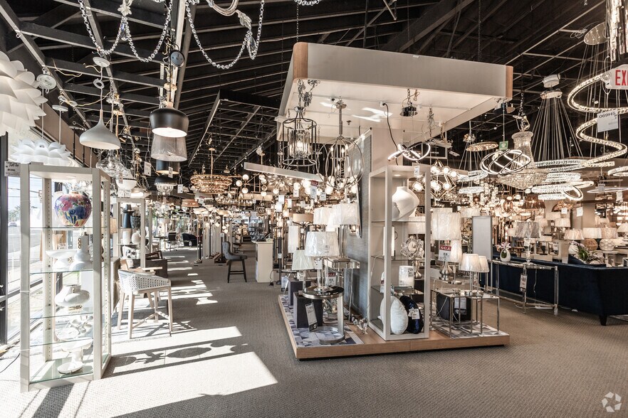 More Photos Of 18989 Hawthorne Blvd Beach, Redondo Beach Freestanding For Lease