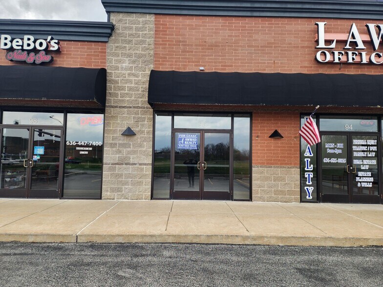 More Photos Of 82-98 Spencer Rd, Saint Peters Freestanding For Lease