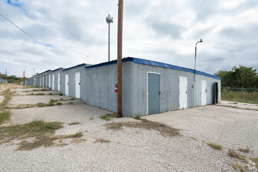 More Photos Of 910 W 29th St, San Angelo Self Storage For Sale
